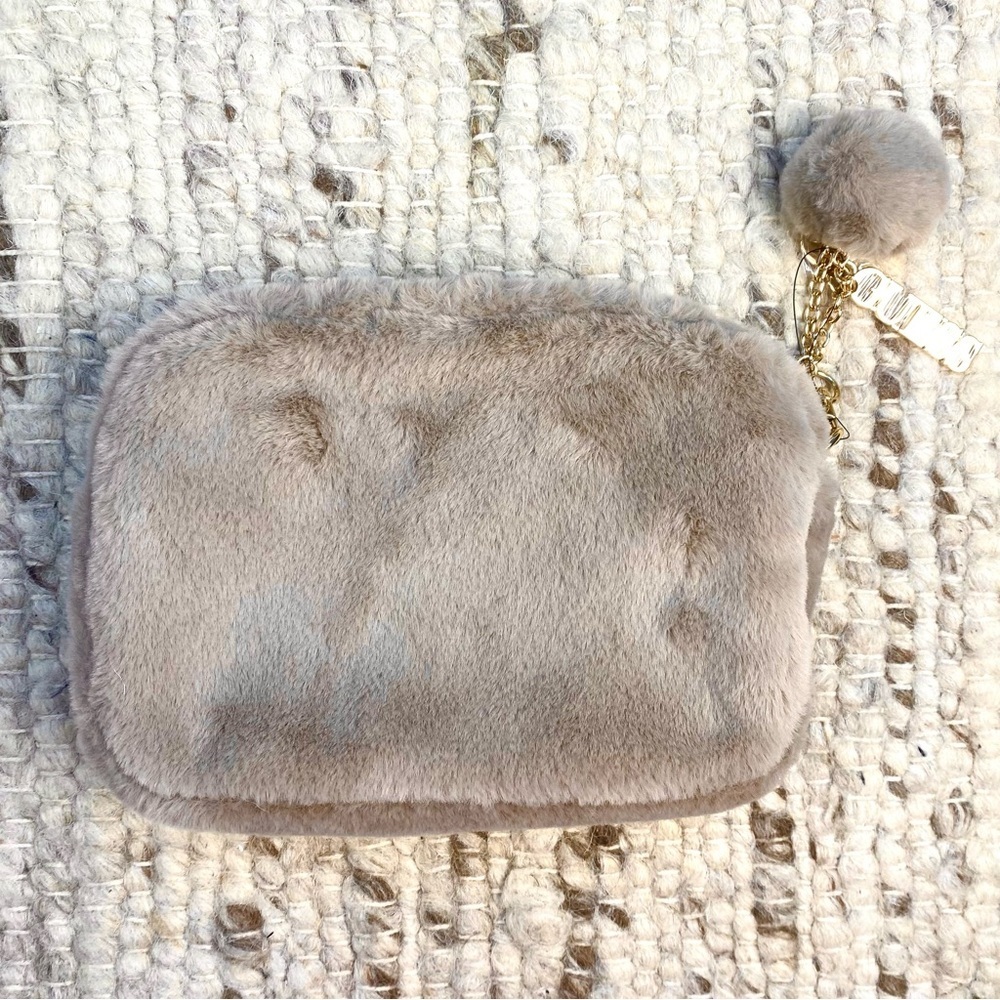 NWT GUESS Vanna Faux Fur (Clutch) – Luxe Gold-Tone Hardware Rhinestone Detail - Picture 7 of 11